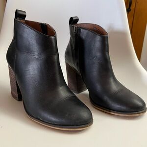Black Leather Ankle Boots. 6.5 but fits like a 6. Gently worn.